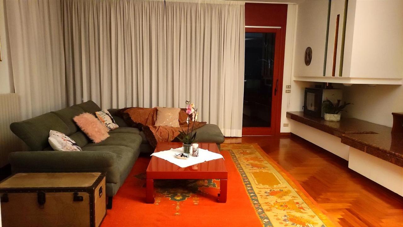 Villa Elena 马内尔巴 外观 照片