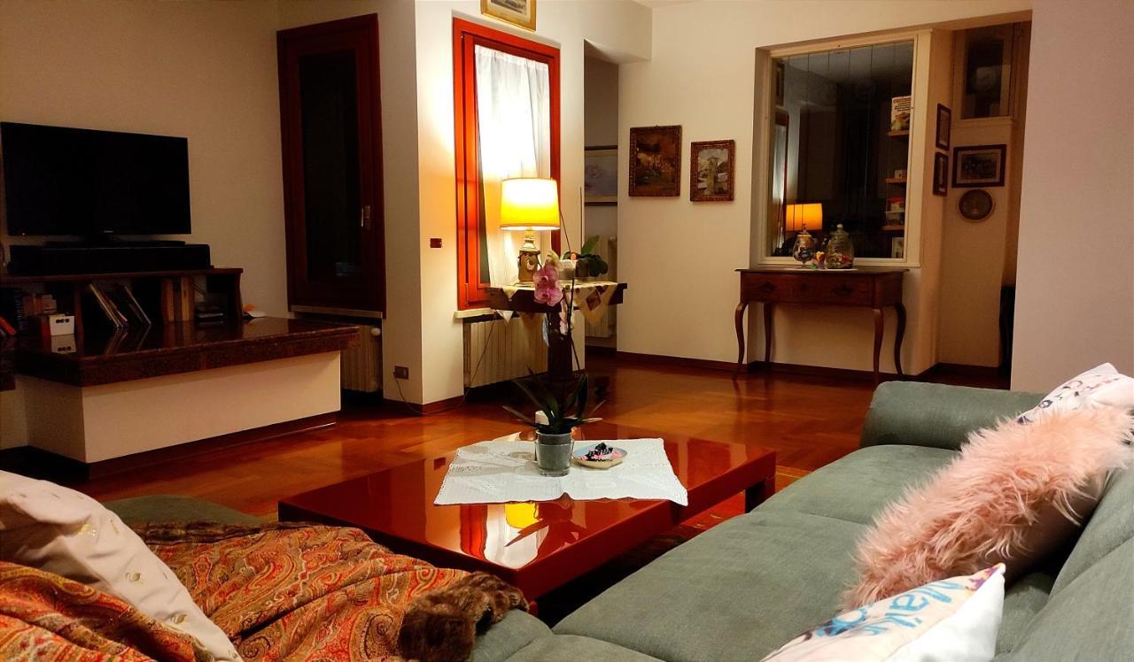 Villa Elena 马内尔巴 外观 照片